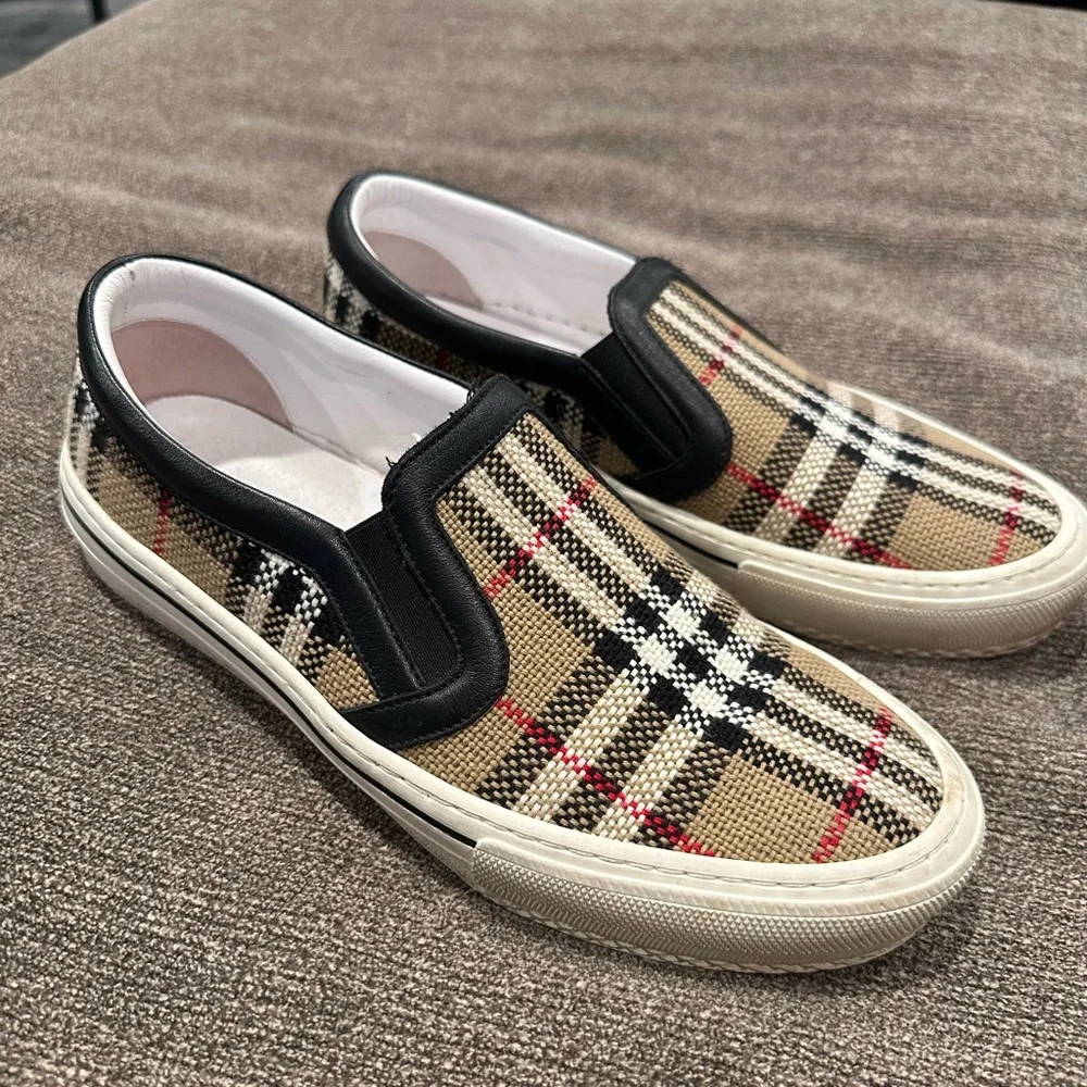 Burberry Sneakers - Picture 2 of 7